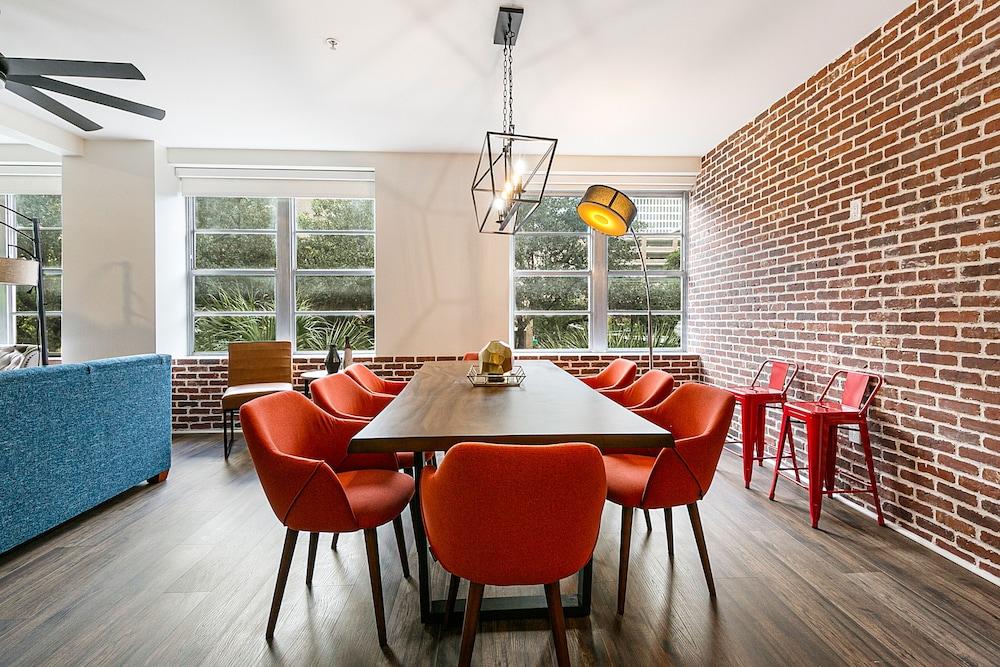 Modern Condos in California Building by Hosteeva photo 57