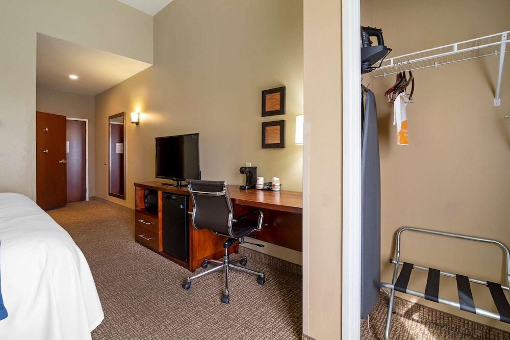 Comfort Inn & Suites Mandan - Bismarck photo 7