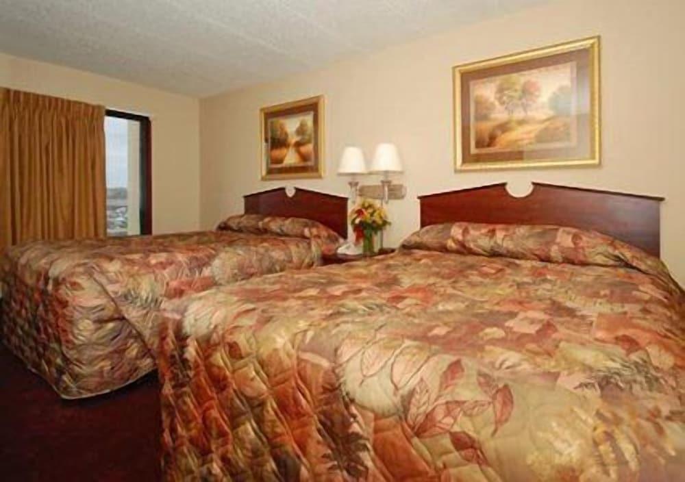 Rodeway Inn photo 33