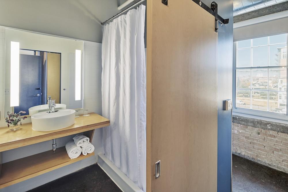 Canvas Hotel Dallas photo 25