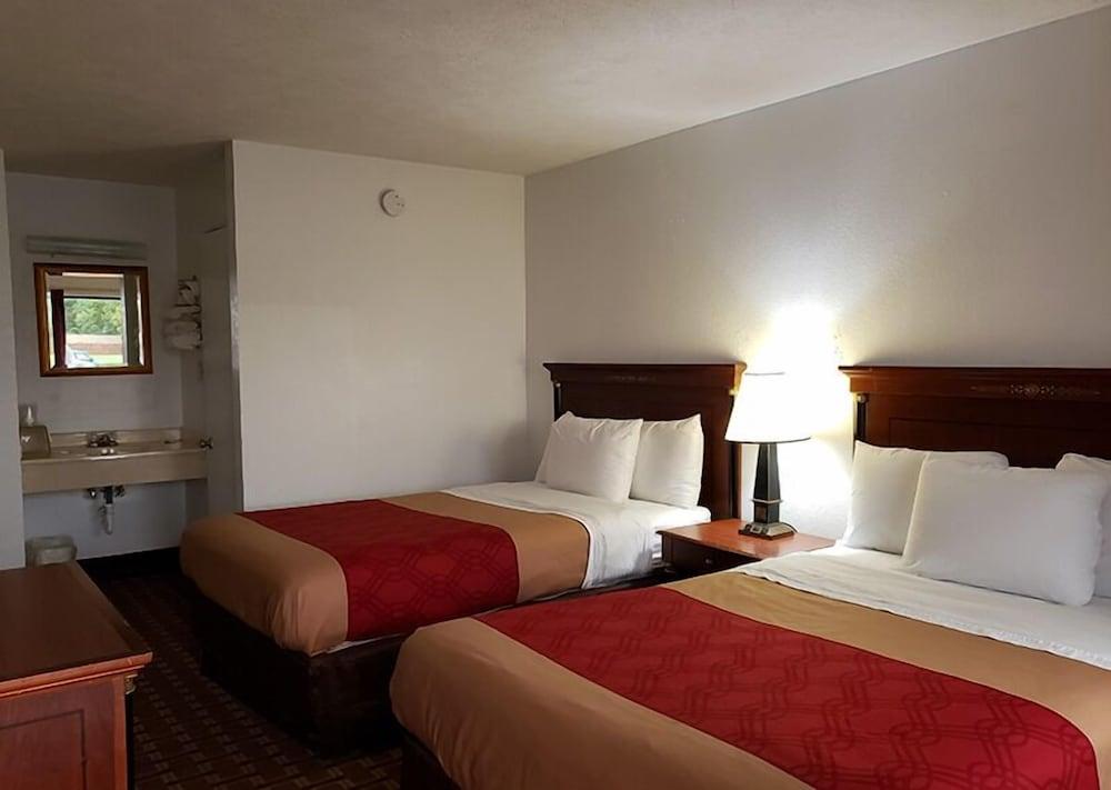 Carbondale Value Inn & Suites photo 2