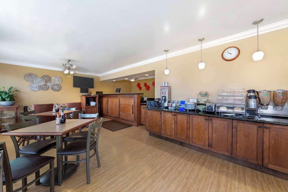 Best Western Hanford Inn photo 35