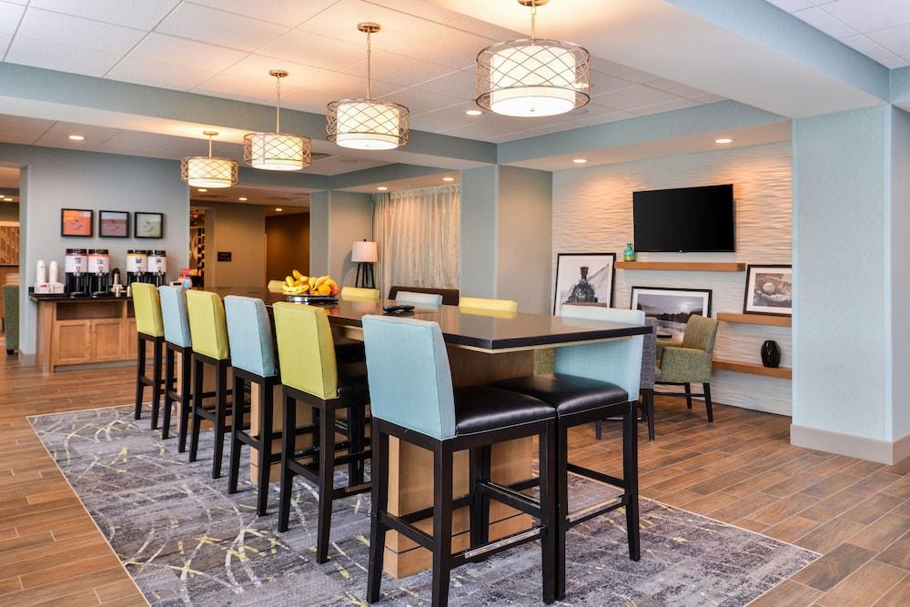 Hampton Inn Omaha Airport photo 29
