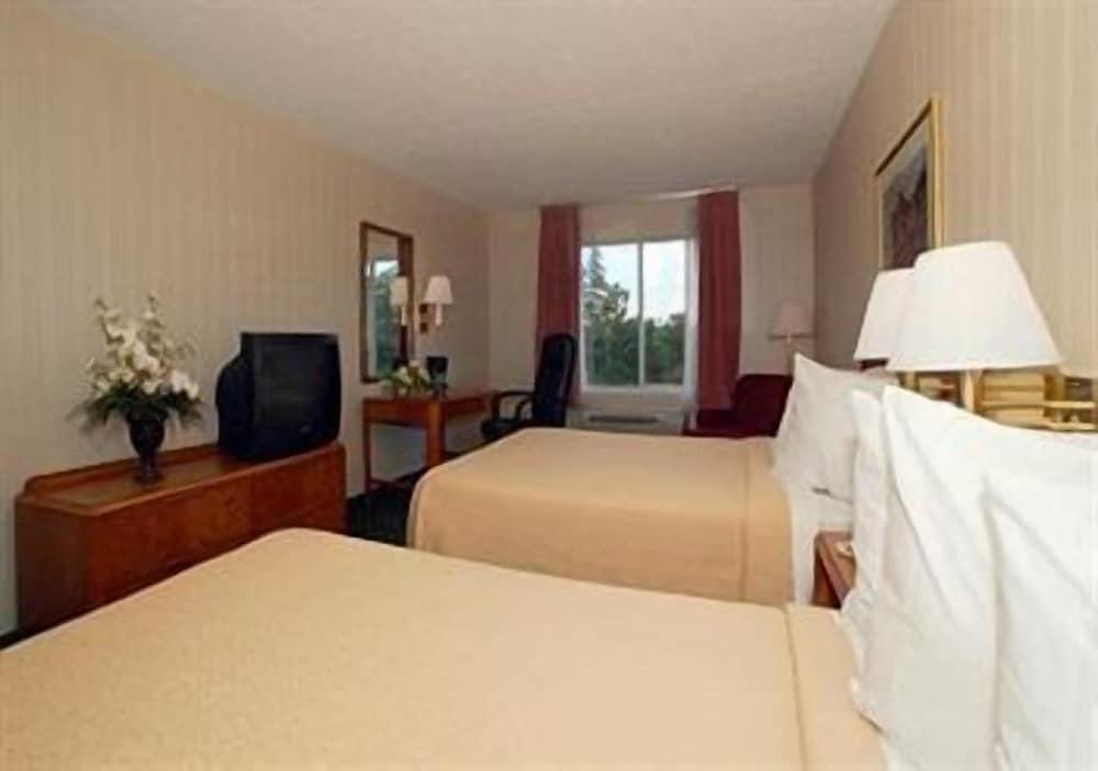 Travelers Inn photo 3