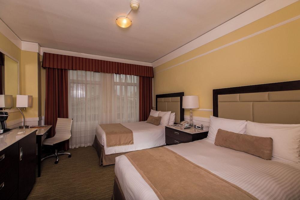 The Pickwick Hotel photo 3