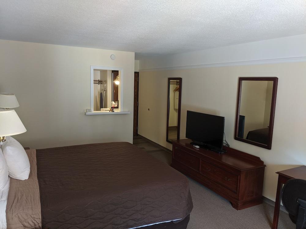Western Inn and Suites photo 12