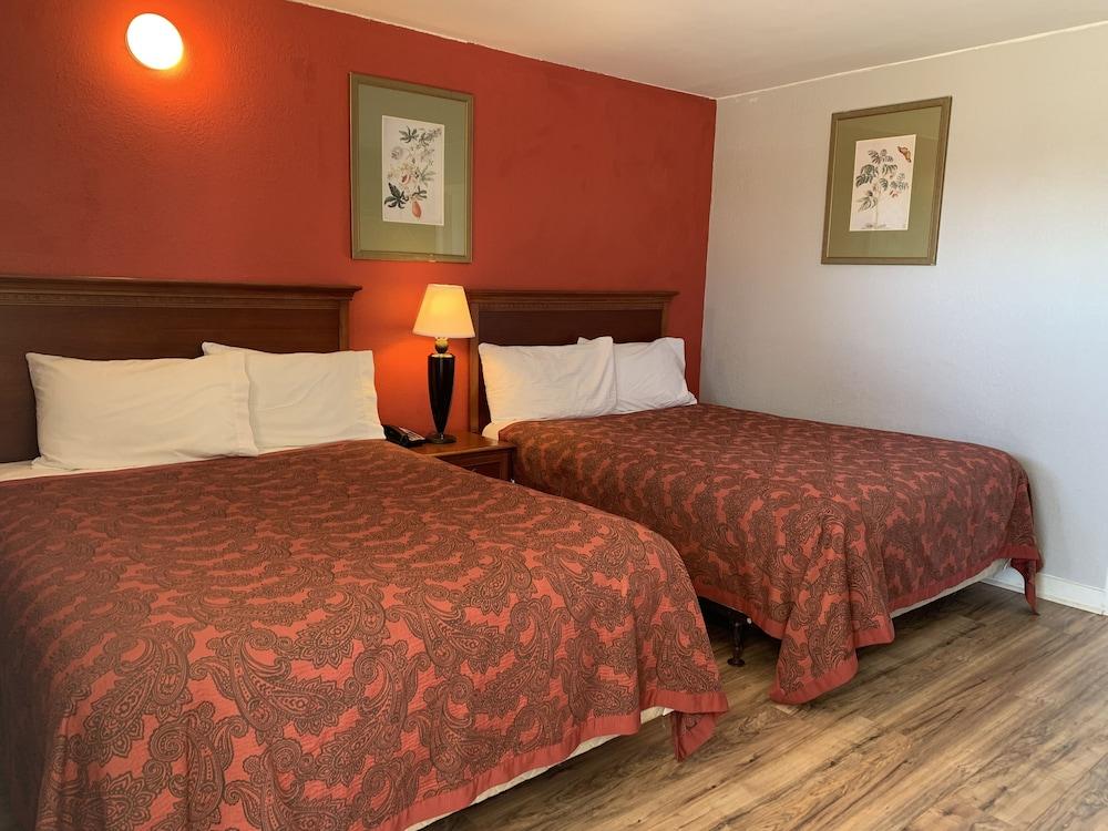 Scottish Inn and Suites photo 20