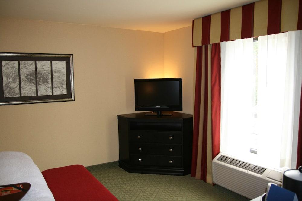 Hampton Inn Jacksonville-Anniston Area photo 24