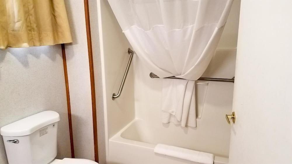 Northway Inn Queensbury - Lake George photo 18