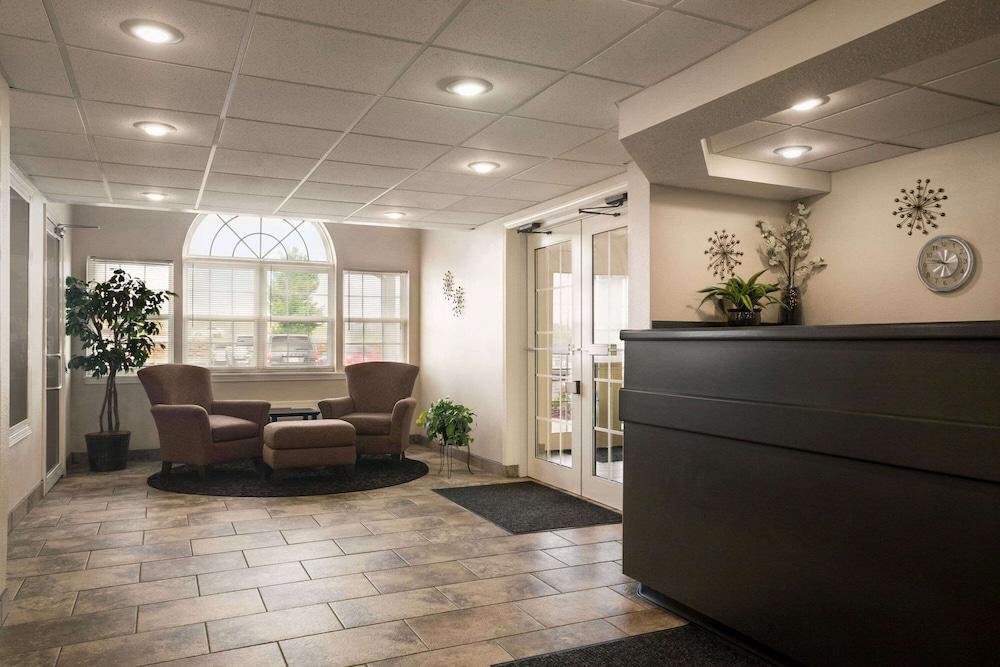 Travelodge by Wyndham Fort Scott photo 4