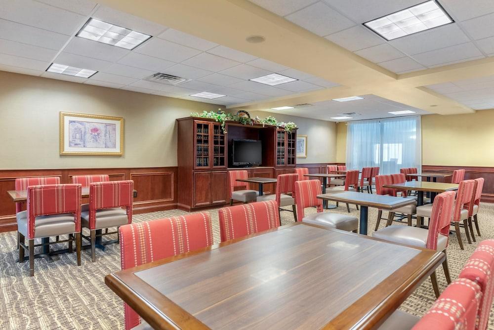 Comfort Suites Findlay I-75 near Sports Complex photo 43