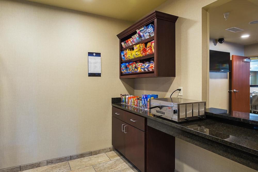 Cobblestone Inn & Suites - Altamont photo 8