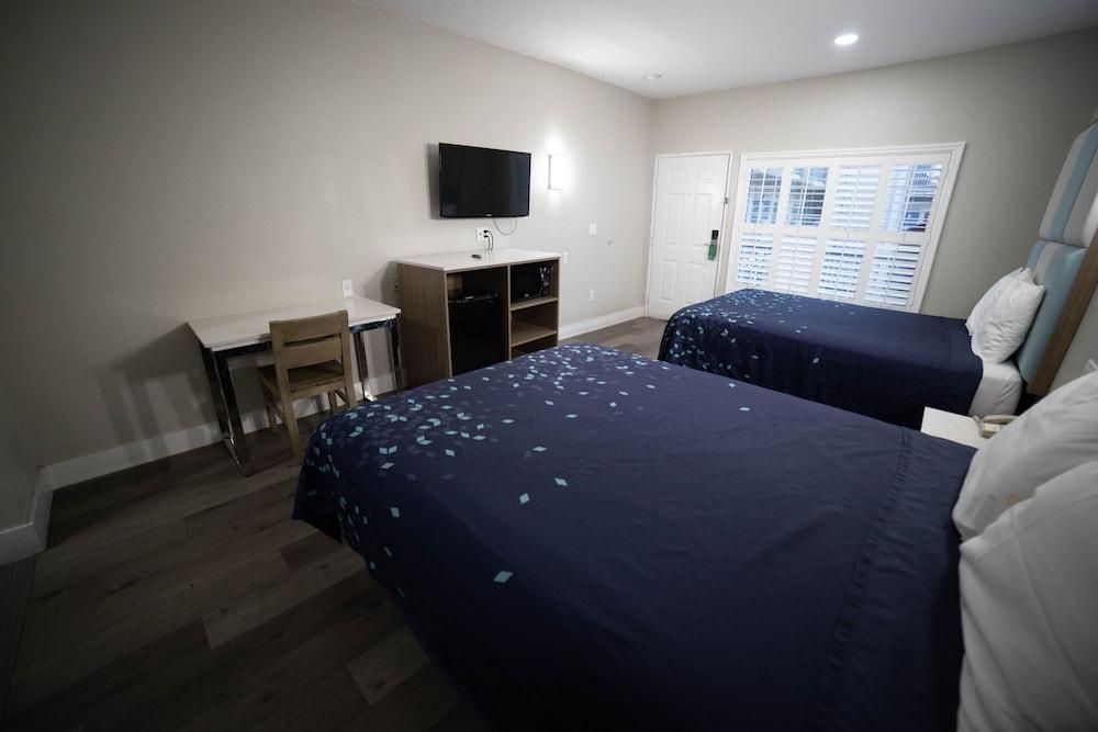 Mid City Inn and Suites photo 39