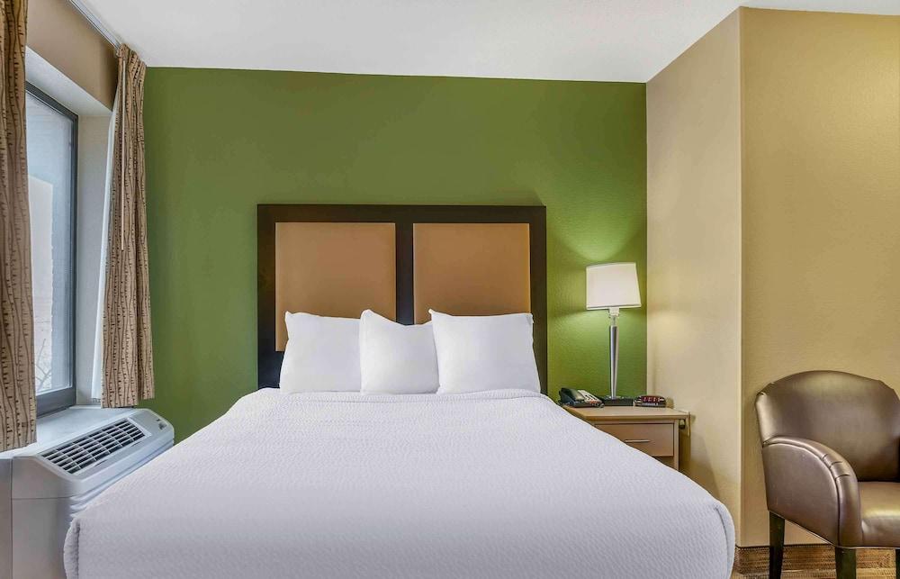 Extended Stay America Select Suites Detroit Ann Arbor Univ S photo 4