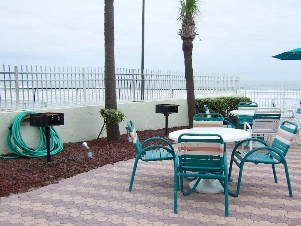 Harbour Beach Oceanfront Resort photo 8