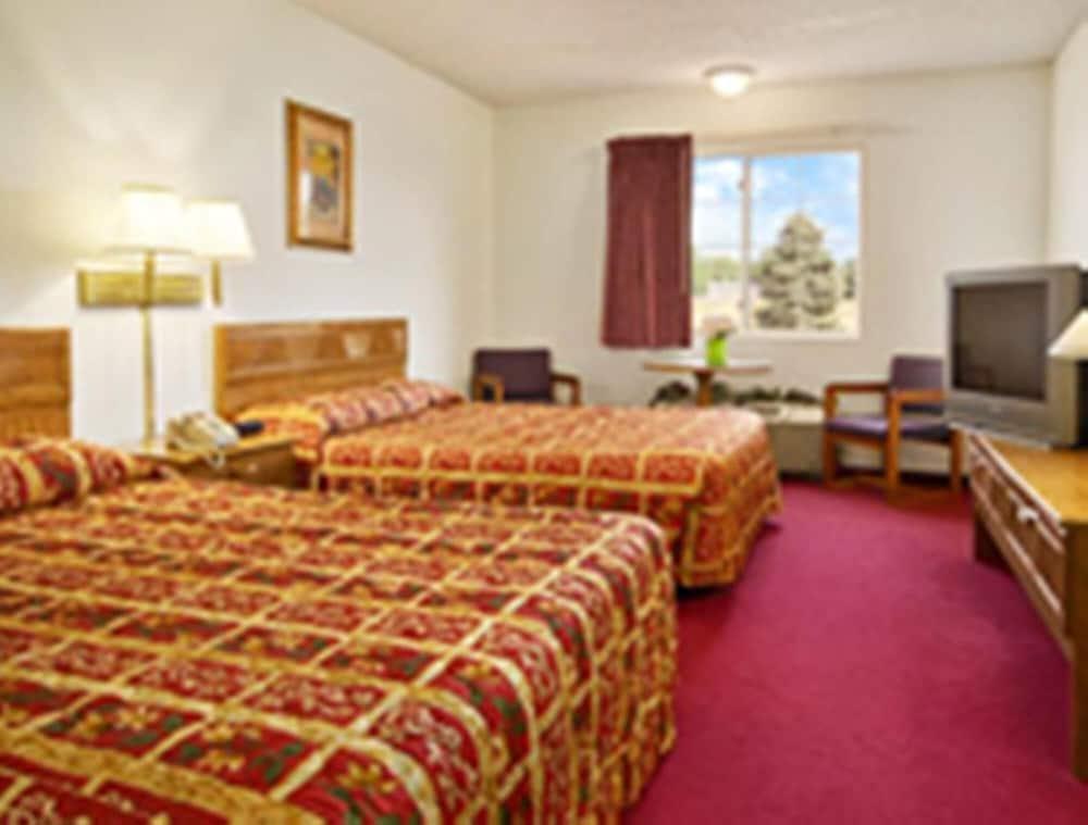 Westwood Inn & Suites Kimball I 90 photo 10