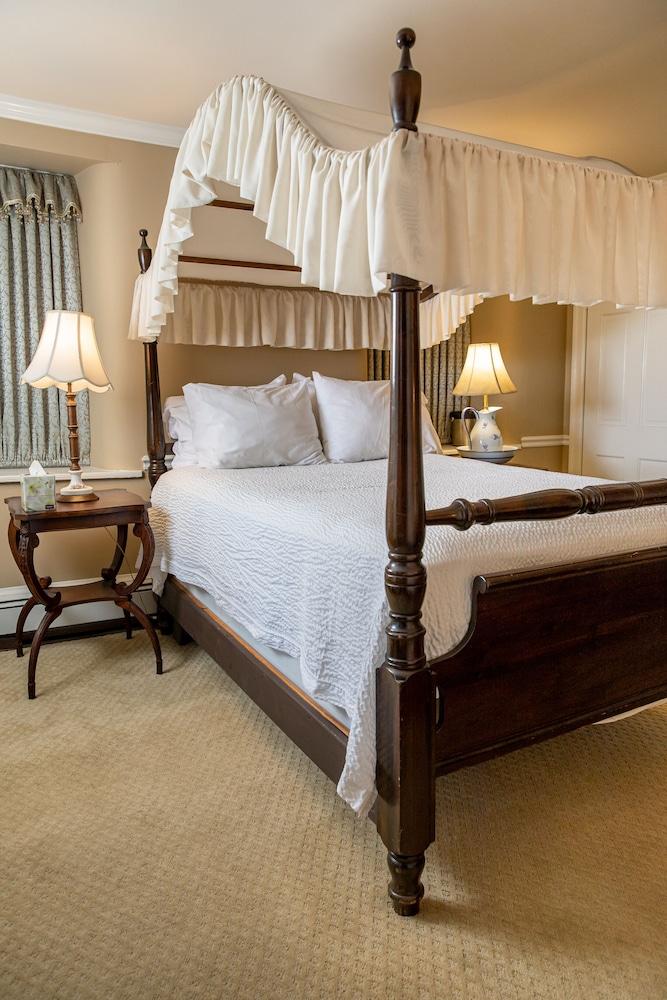 Plumsteadville Inn photo 7