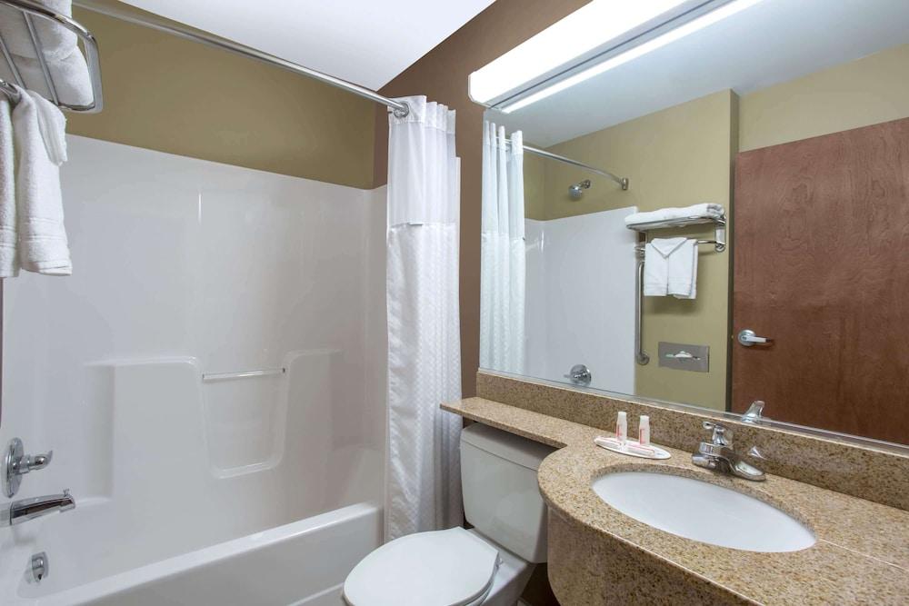 Microtel Inn & Suites by Wyndham Mansfield photo 13