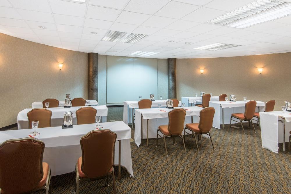 Crowne Plaza Virginia Beach Town Center by IHG photo 48