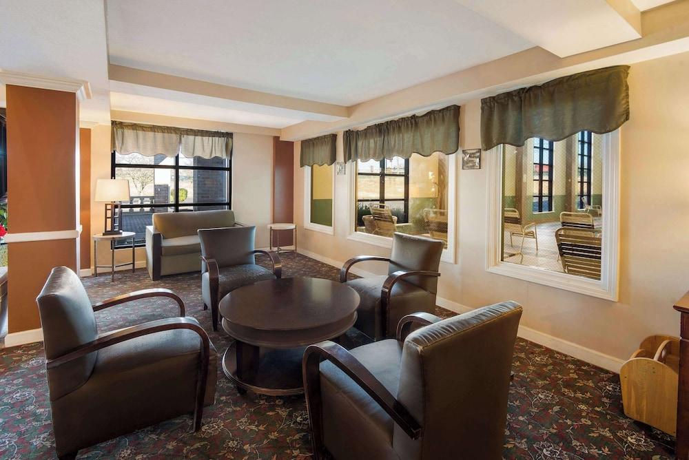 Quality inn & Suites Cincinnati I-275 photo 4