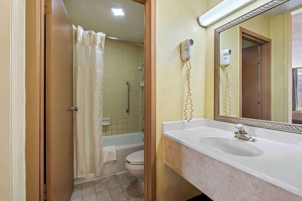 Rodeway Inn Monroe photo 20