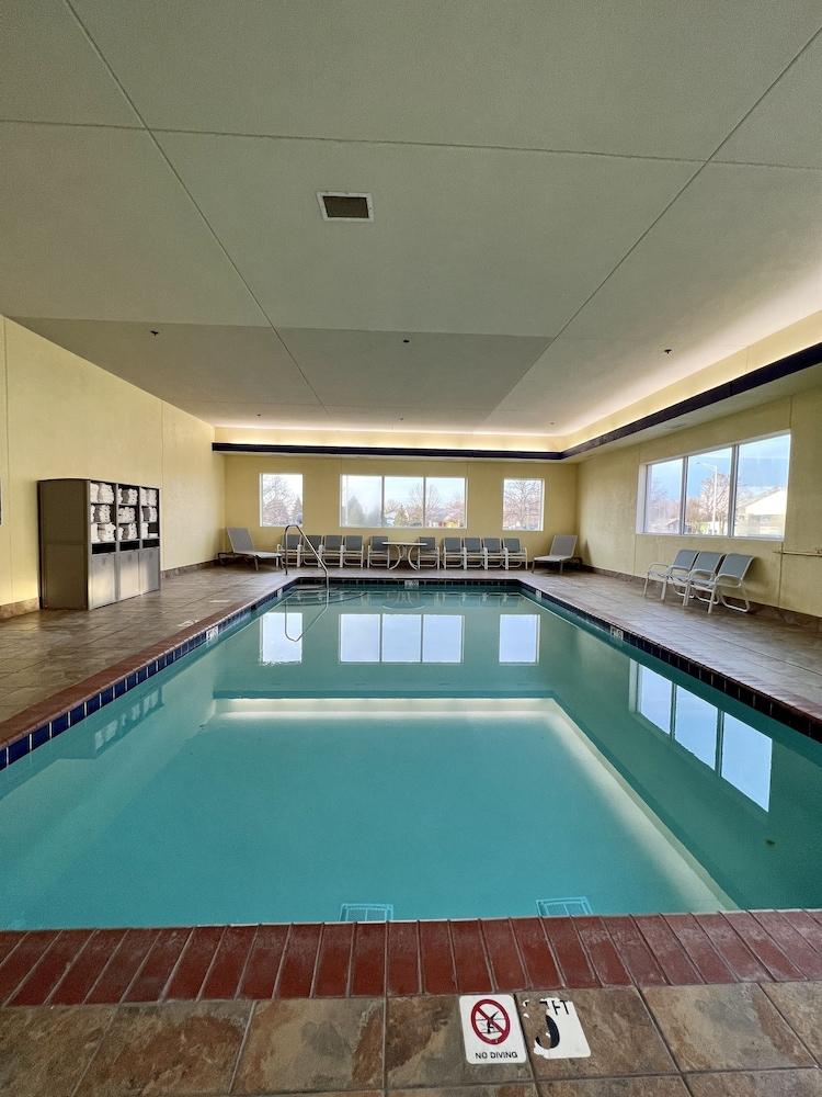 Reston Inn & Suites photo 52