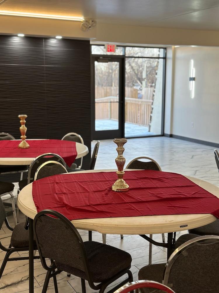 Days Inn by Wyndham Southern Hills/ORU photo 77