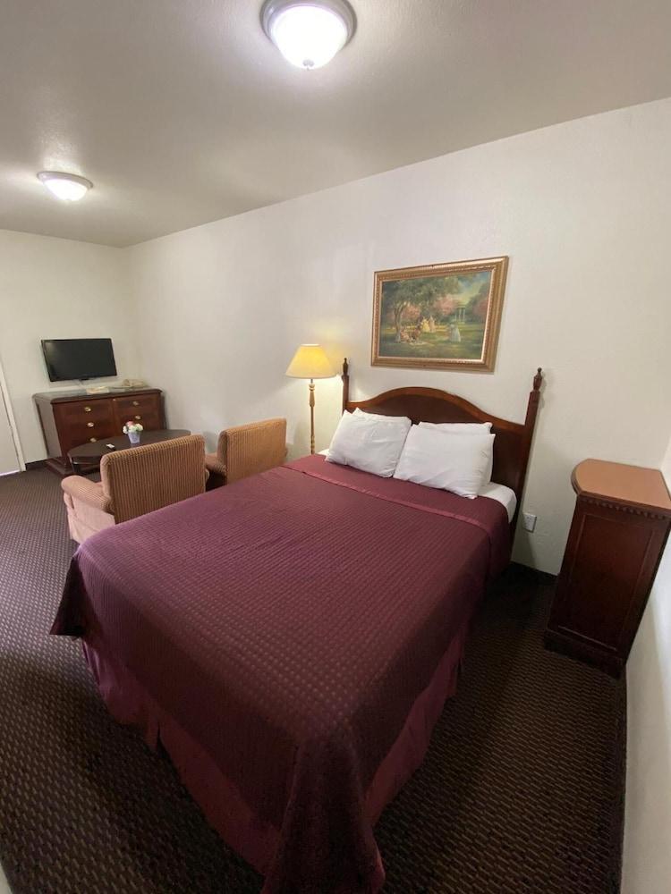 Economy Inn photo 2