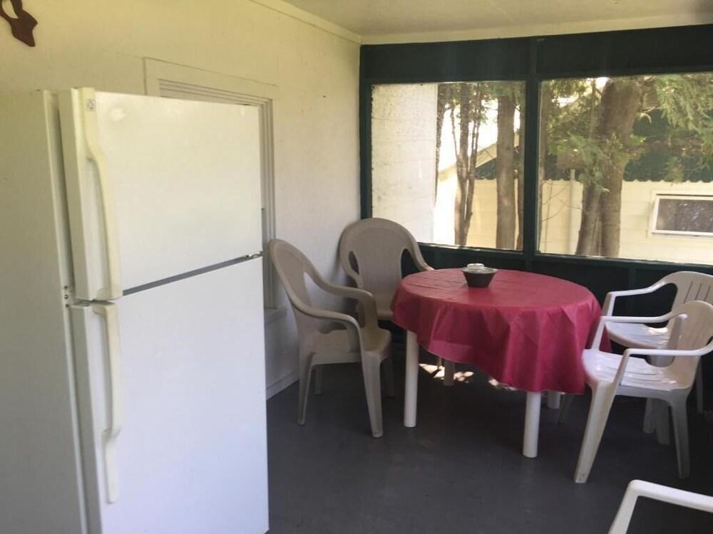 Rock Ledge Motel photo 17