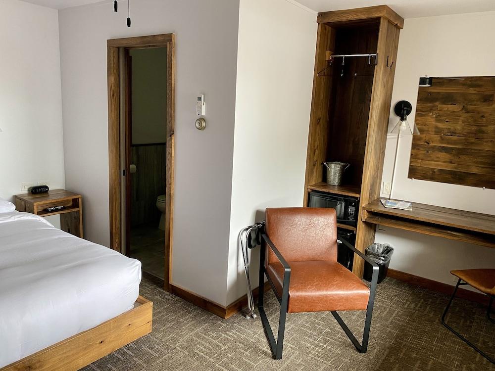 Aqua Aire Inn & Suites photo 37