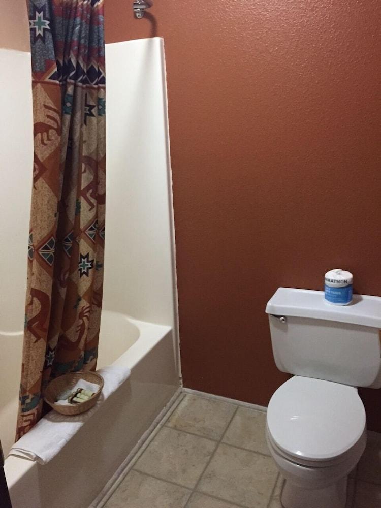 Going-To-The-Sun Inn & Suites photo 30