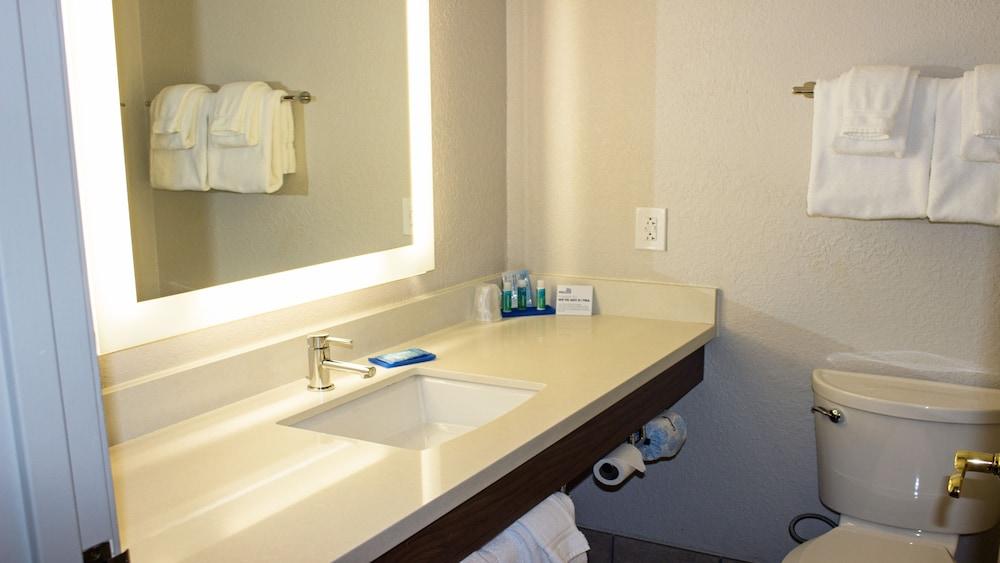 Holiday Inn Express Winfield by IHG photo 7