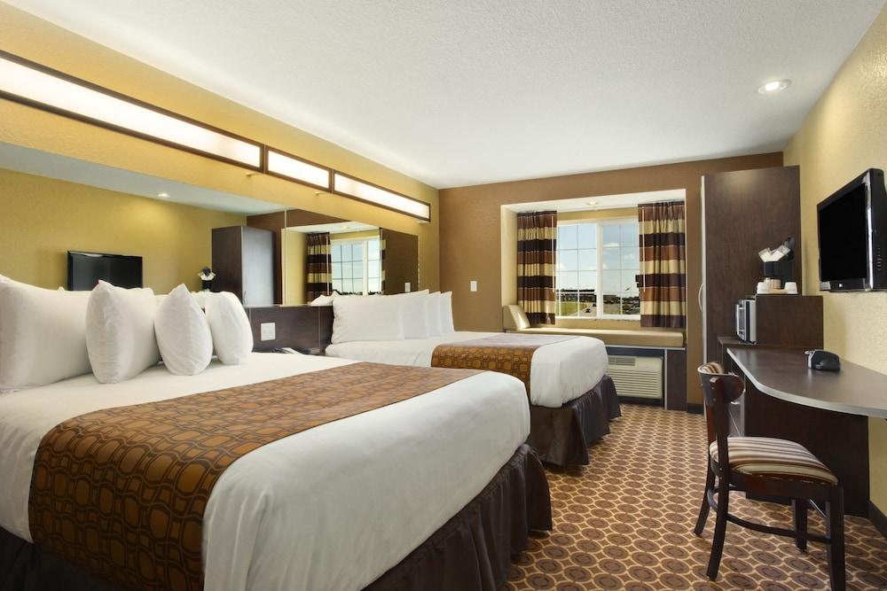 Microtel Inn & Suites by Wyndham Dickinson photo 5