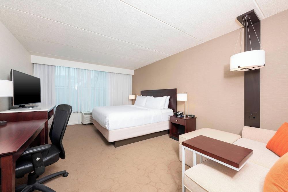 Delta Hotels by Marriott Kalamazoo Conference Center photo 12