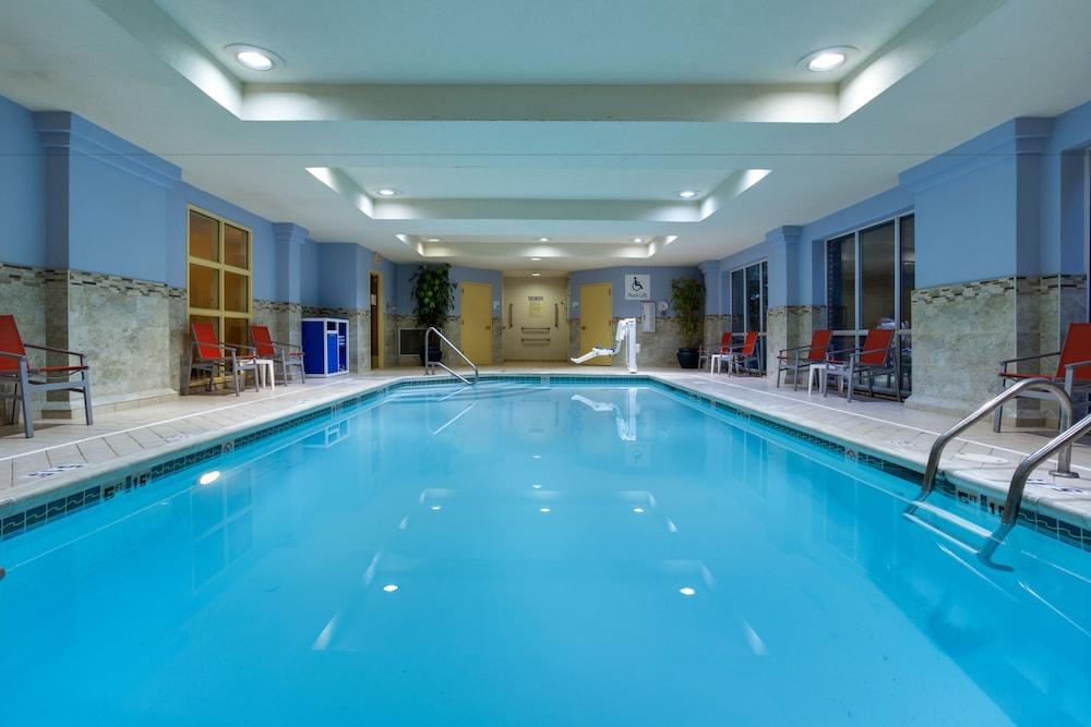 Holiday Inn Express Tower Center by IHG photo 14