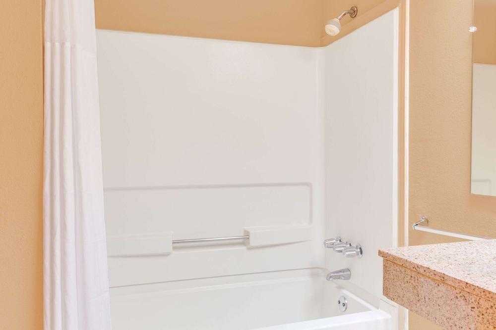 Americas Best Value Inn Aiken photo 13