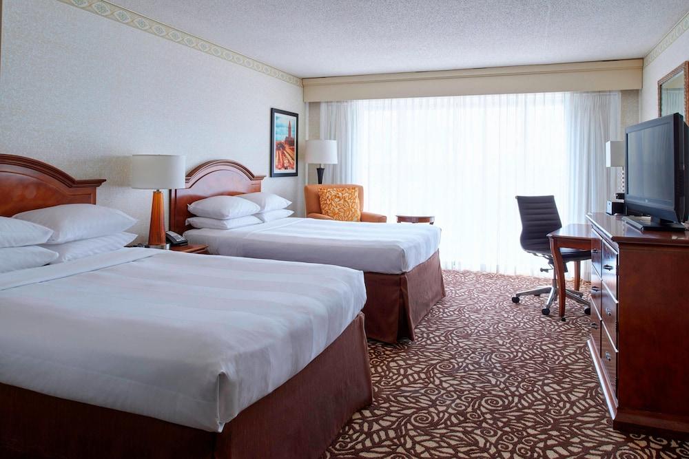Marriott Milwaukee West photo 9