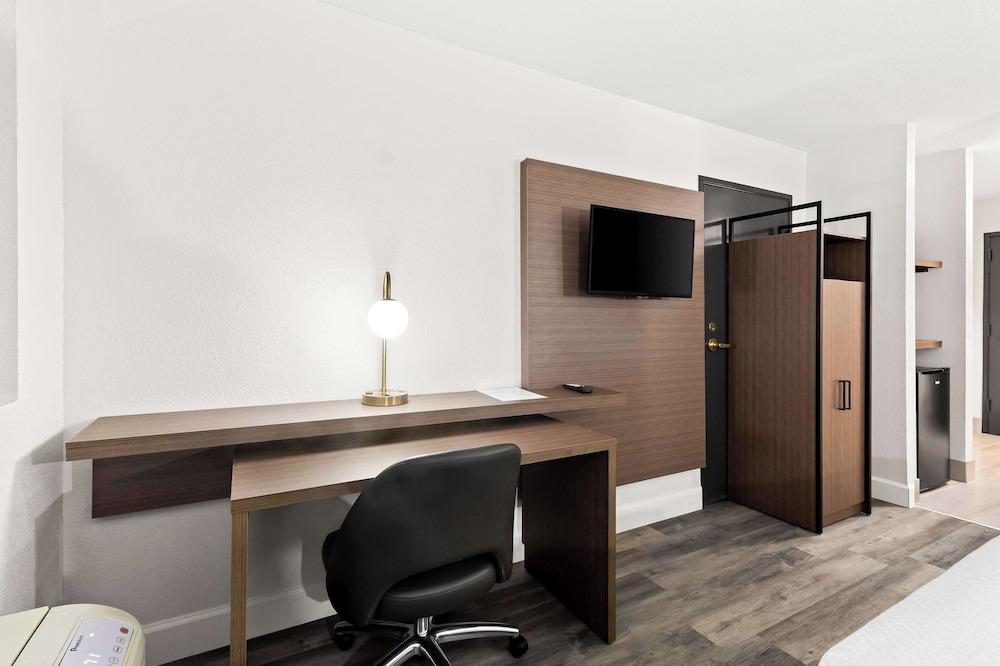 SureStay by Best Western Groves photo 3