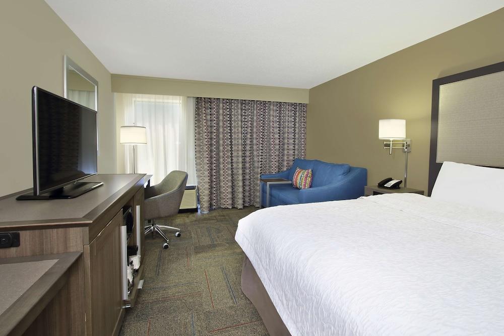 Hampton Inn Madison photo 9