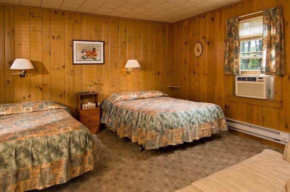 Pine Tree Motel & Cabins photo 14