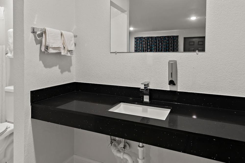 Rodeway Inn Palestine photo 7