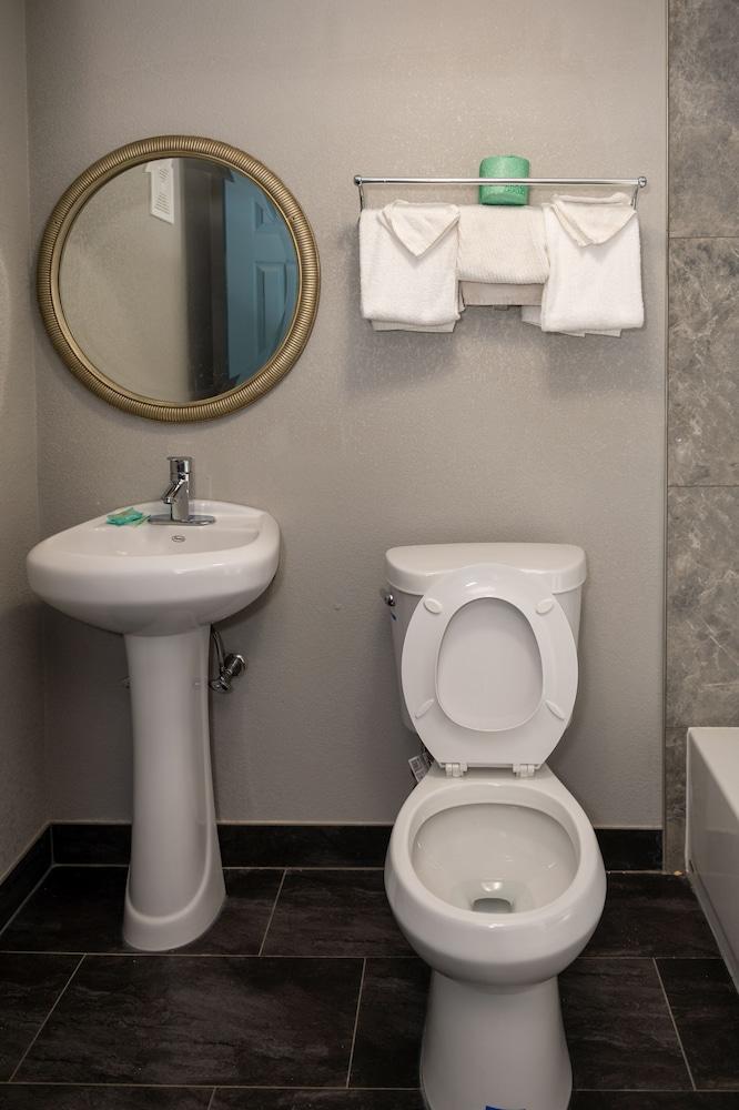 Riverside Inn and Suites photo 17