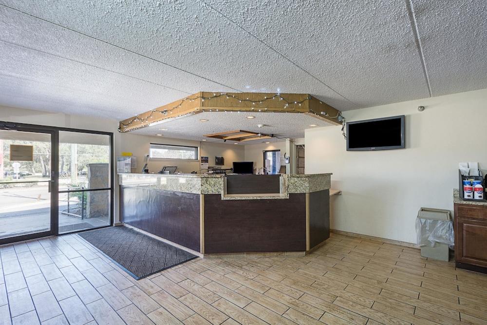 Rodeway Inn Tampa near Busch Gardens - USF photo 7