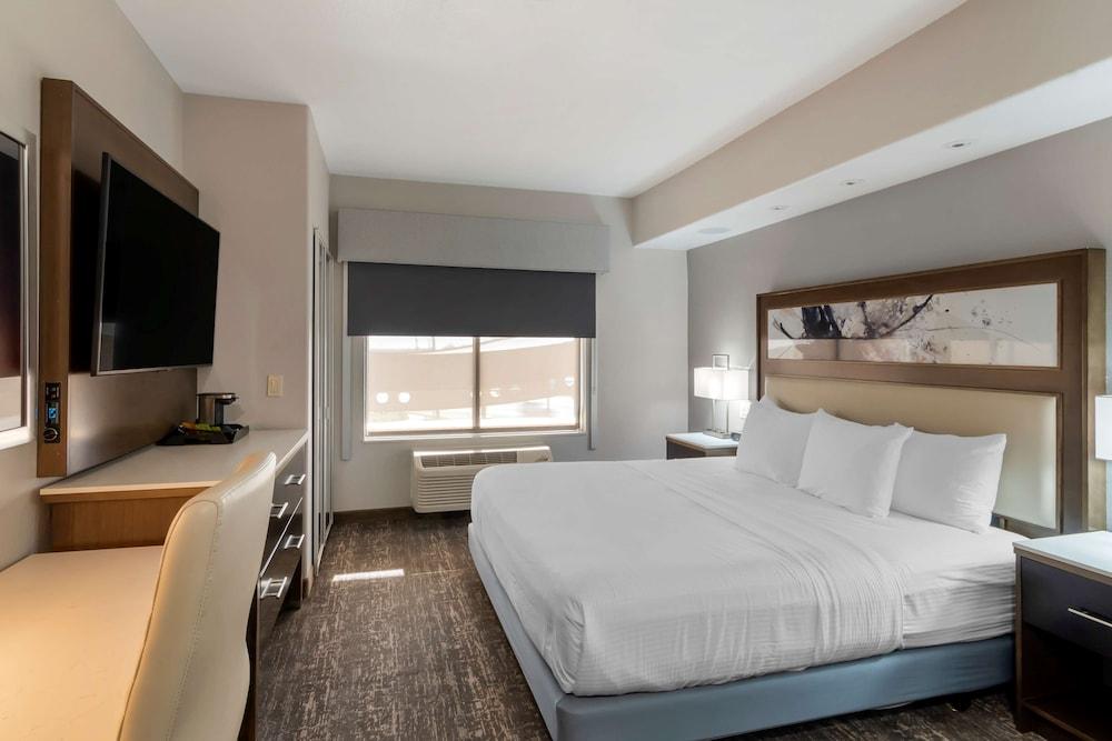 Best Western Premier Liberty Inn & Suites photo 6