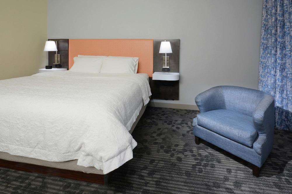 Hampton Inn & Suites Clinton - I-26 photo 18