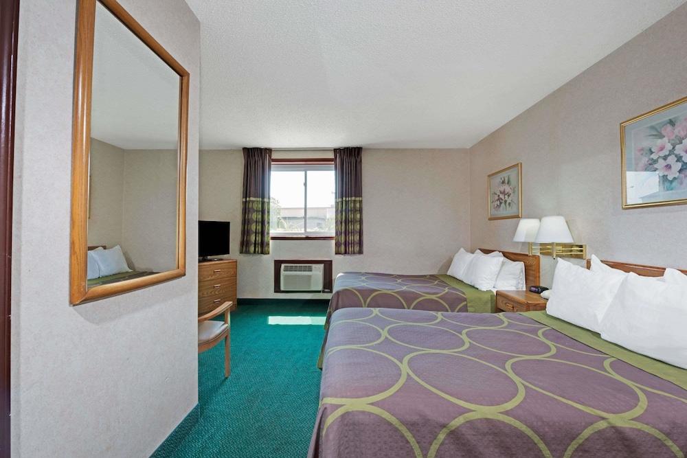 Super 8 by Wyndham Kenmore/Buffalo/Niagara Falls Area photo 7
