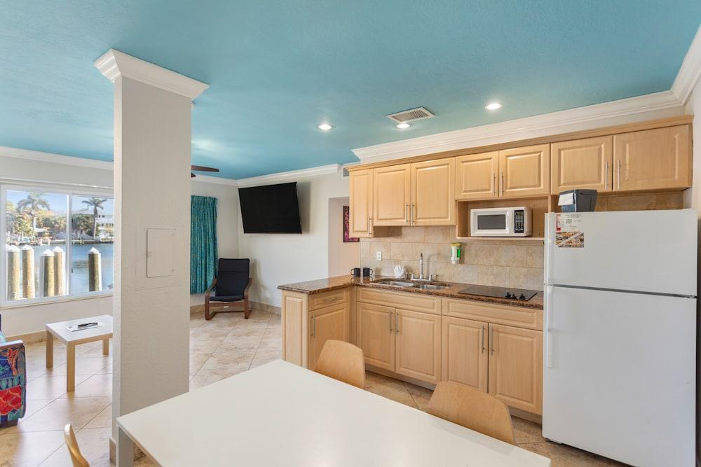 Bay Palms Waterfront Resort - Hotel and Marina photo 16