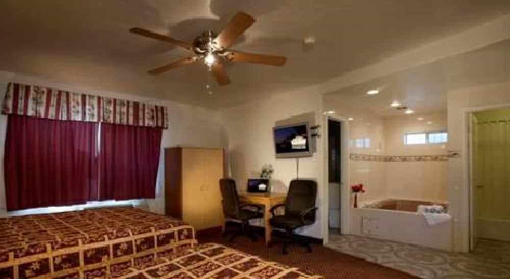 Palace Inn Oxnard photo 8