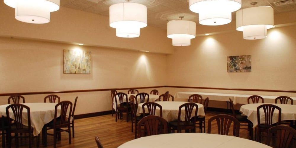 The Plaza Hotel & Suites Winona photo 5