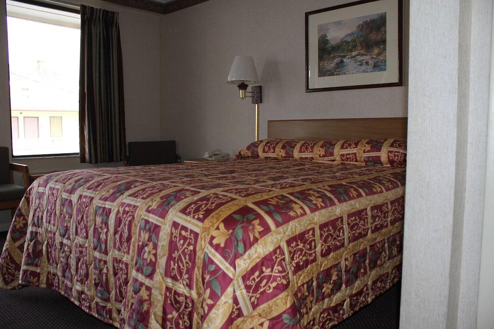 Budget Host Inn Bristol photo 12